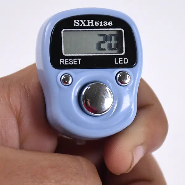 [15391_finger_counter_with_case_1pc] Plastic Portable Rotating Digital Finger Counter (1 Pc)